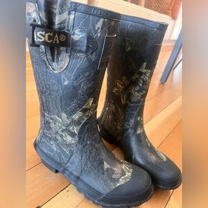 Itasca Black with Olive Leaf Camo Muck Boots